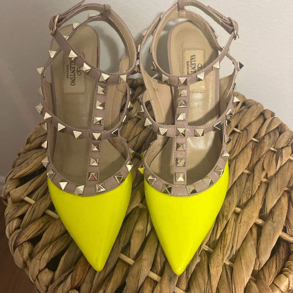 Valentino Rockstud style Heels